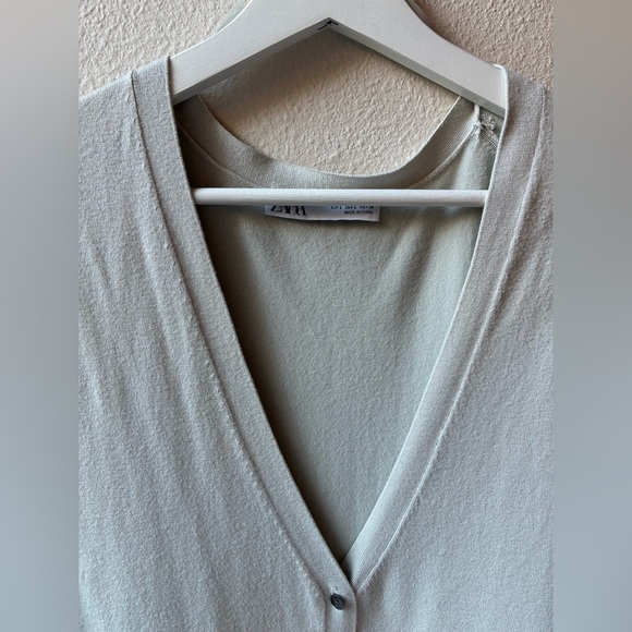 Zara Knit Button Up Vest in Gray (Size:L) - Picture 12 of 17